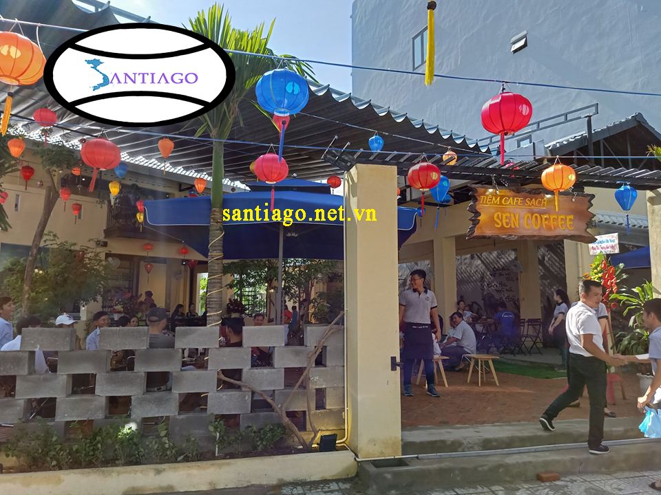 cà phê sen lợp tôn giả ngói