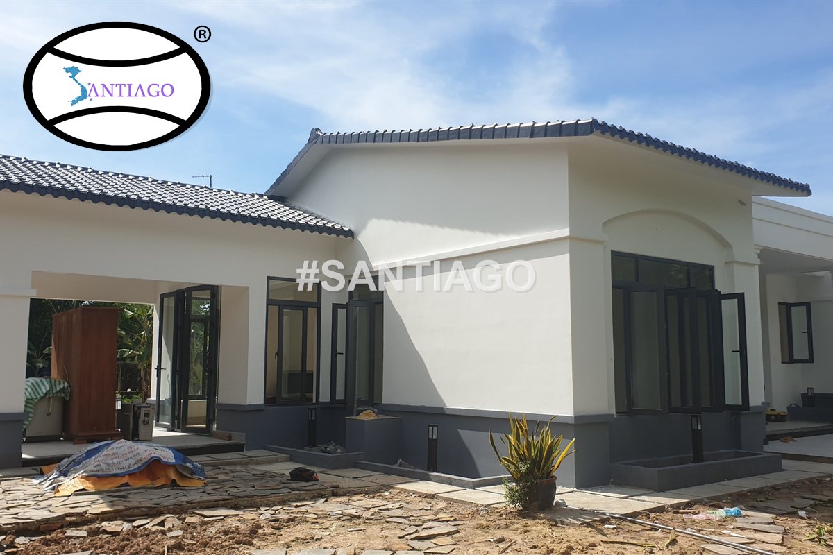 Nhà lợp ngói nhựa màu xám tại Tây Ninh