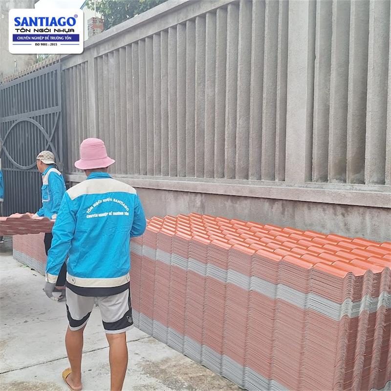 Tôn ngói nhựa Santiago giao tới công trình
