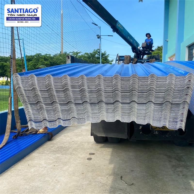 Tôn ngói nhựa Santiago giao tới công trình