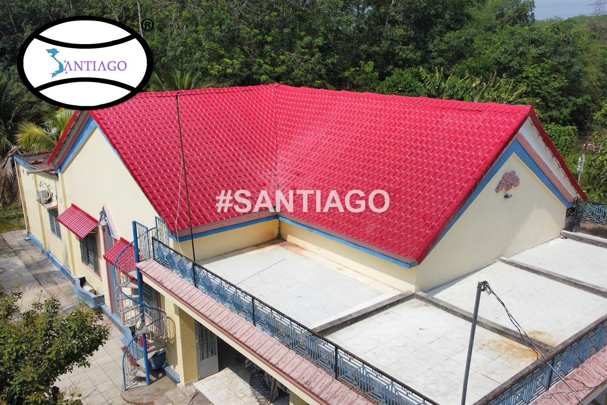 Nhà mái 4 mặt dốc lợp tôn nhựa giả ngói đỏ nhìn từ trên cao
