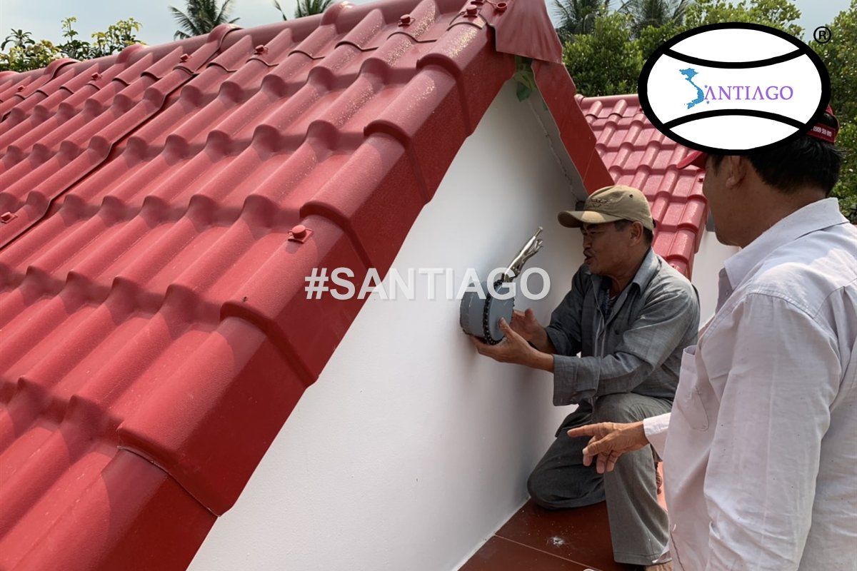 Dãy nhà lợp ngói nhựa đỏ ở Gò Công, Tiền Giang