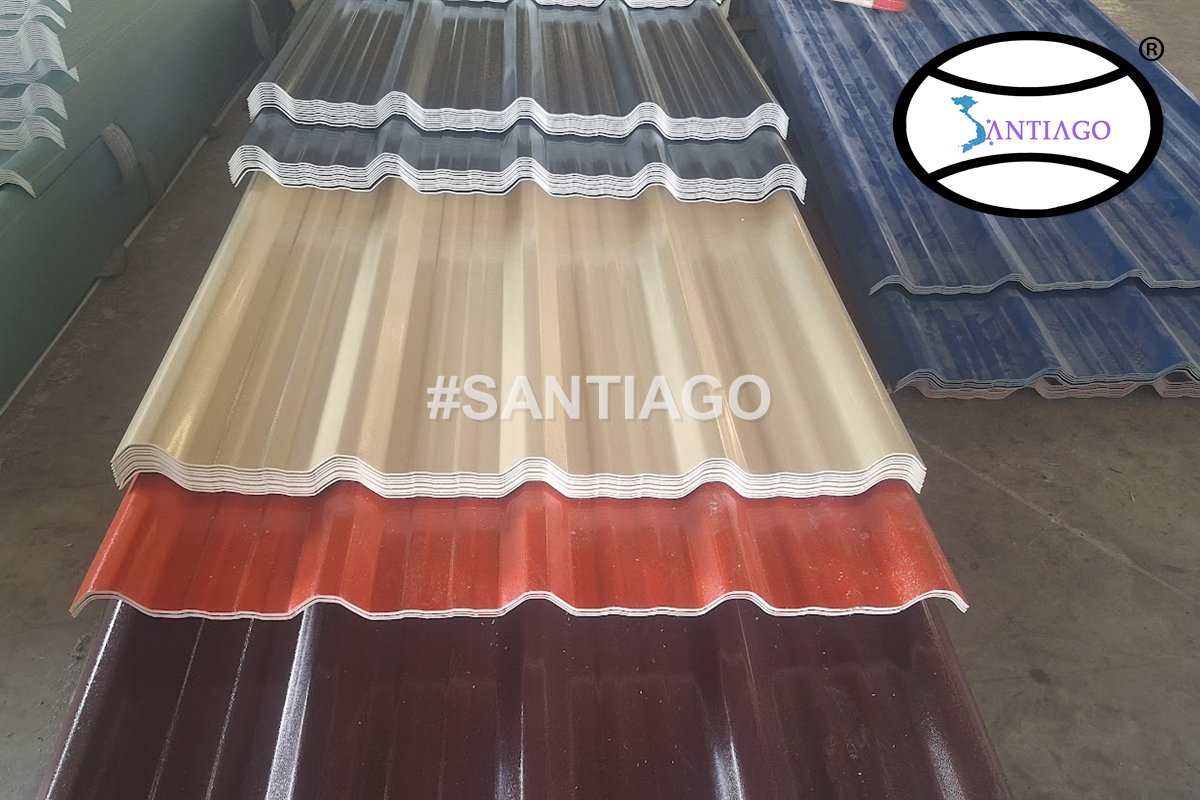 Tôn nhựa nhiều màu xếp tại kho Santiago