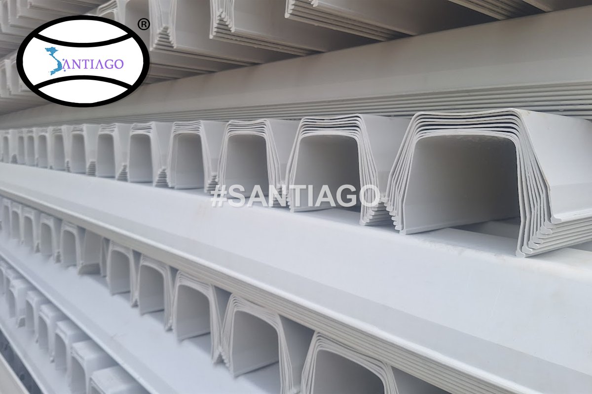 Máng xối nhựa PVC xếp chồng nhìn rõ mặt cắt