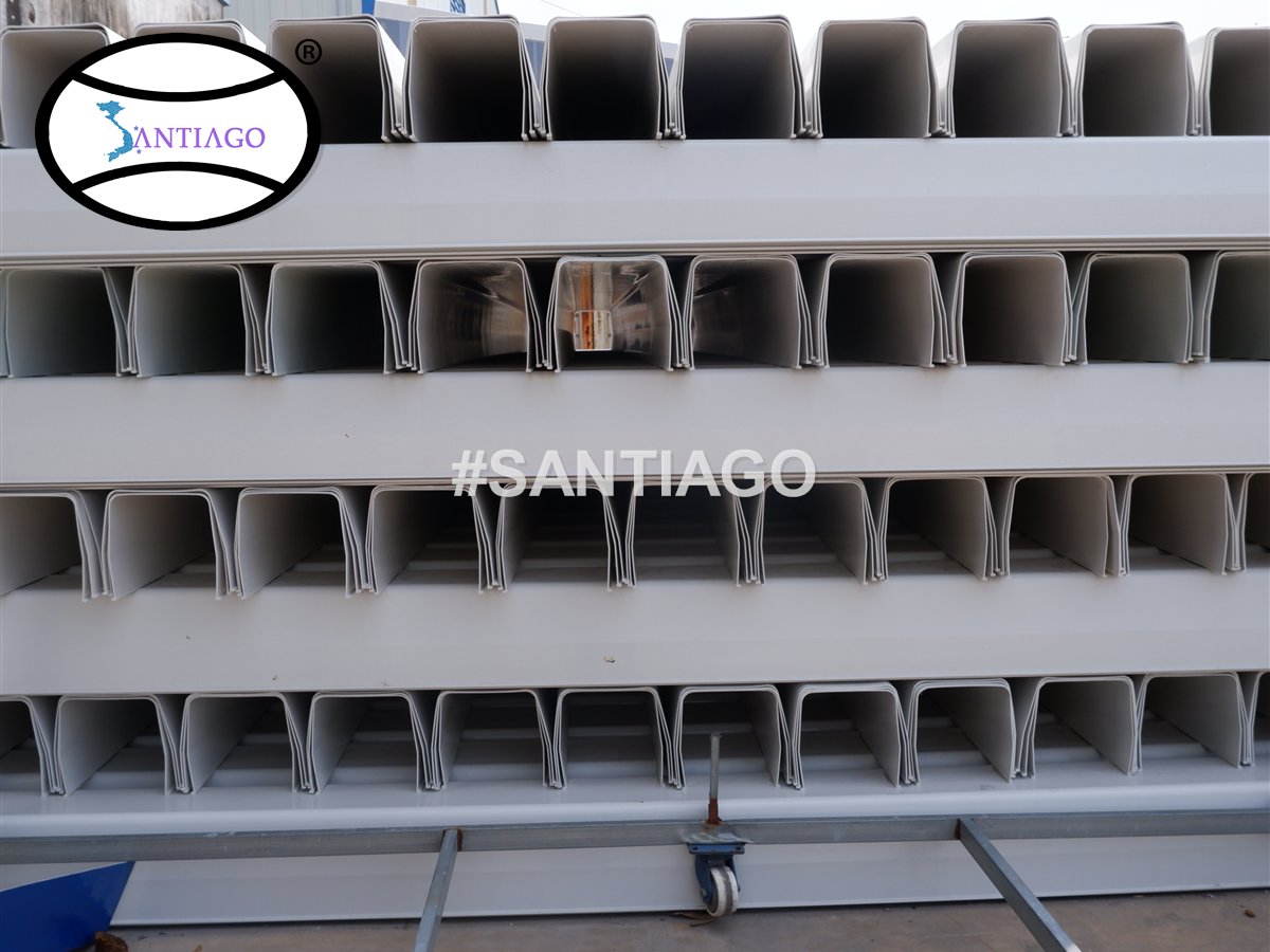 Máng xối nhựa PVC Santiago xếp tầng trong kho trước khi giao cho khách miền Bắc