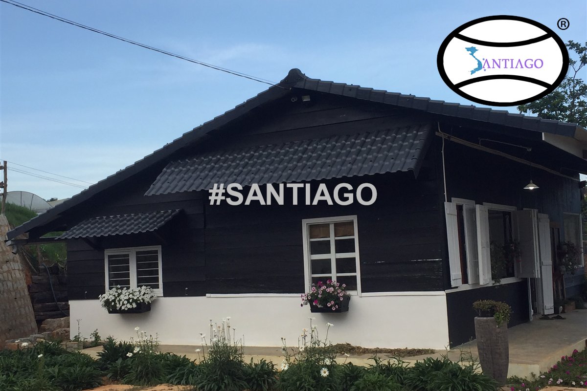 Nhà gỗ sơn đen ở Đà Lạt lợp ngói nhựa xám