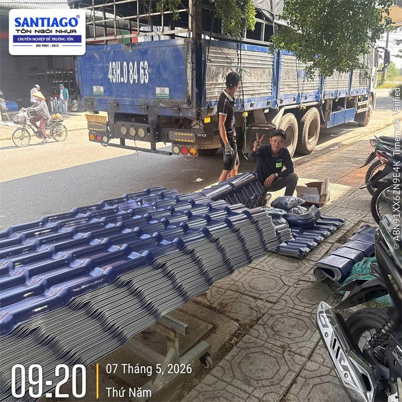 Ngói nhựa màu xanh dương Santiago giao tới công trình