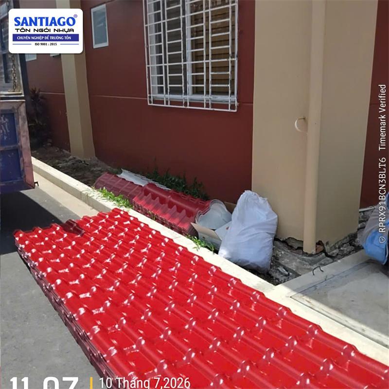 Ngói nhựa màu đỏ Santiago giao tới công trình