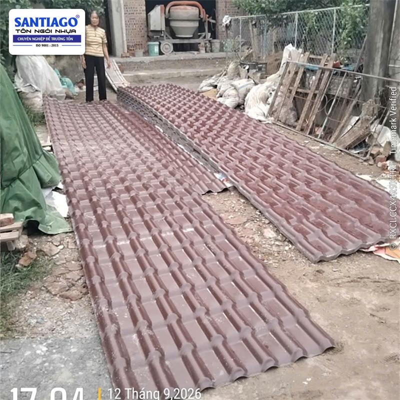 Ngói nhựa màu nâu Santiago giao tới công trình