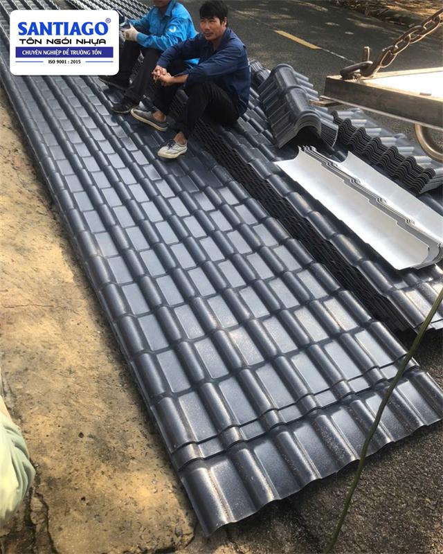Ngói nhựa Santiago giao tới công trình