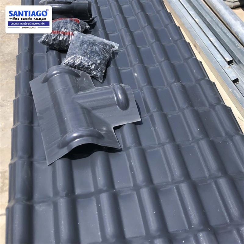 Ngói nhựa Santiago giao tới công trình
