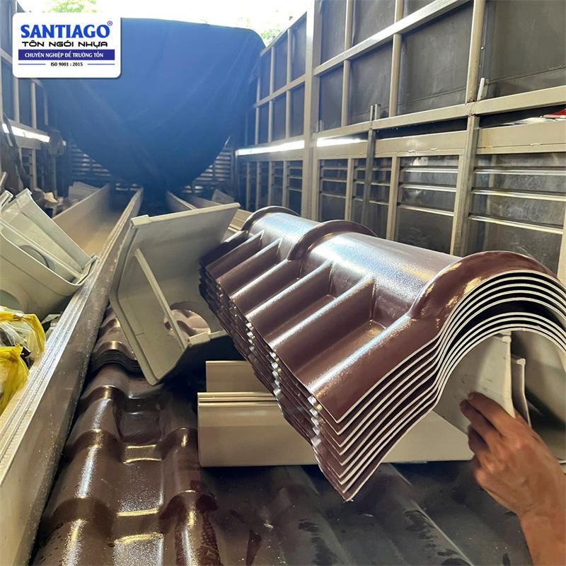 Ngói nhựa Santiago giao tới công trình