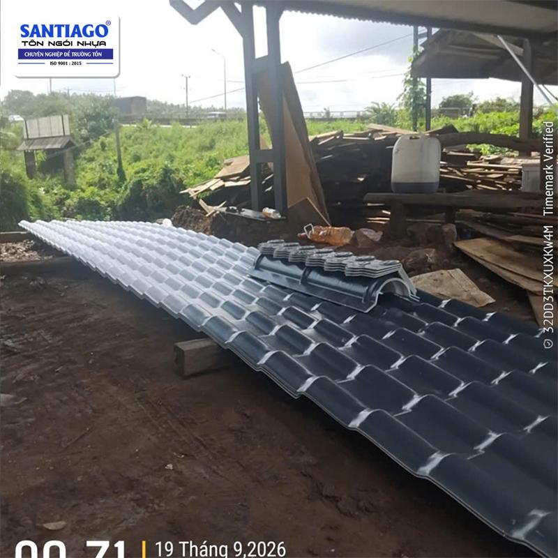 Ngói nhựa màu xám Santiago giao tới công trình