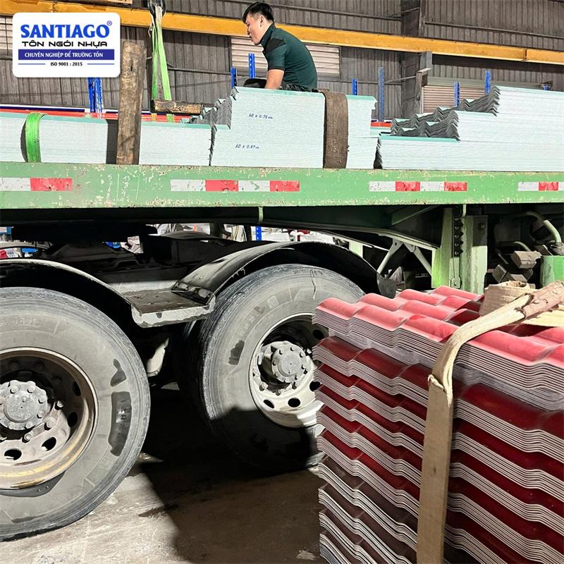 Ngói nhựa Santiago giao tới công trình