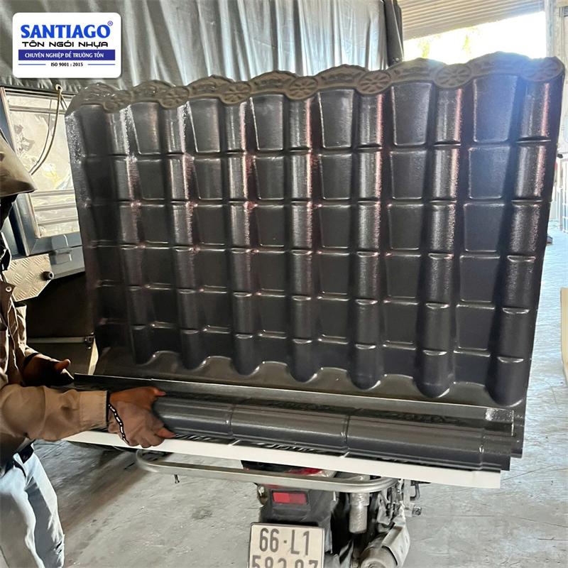 Ngói nhựa Santiago giao tới công trình