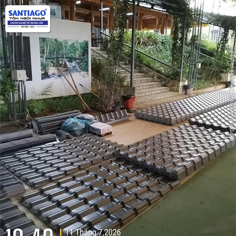 Ngói nhựa màu xám Santiago giao tới công trình