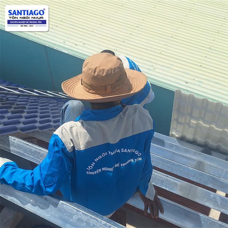 Ngói nhựa màu xanh dương tại nhà máy Santiago