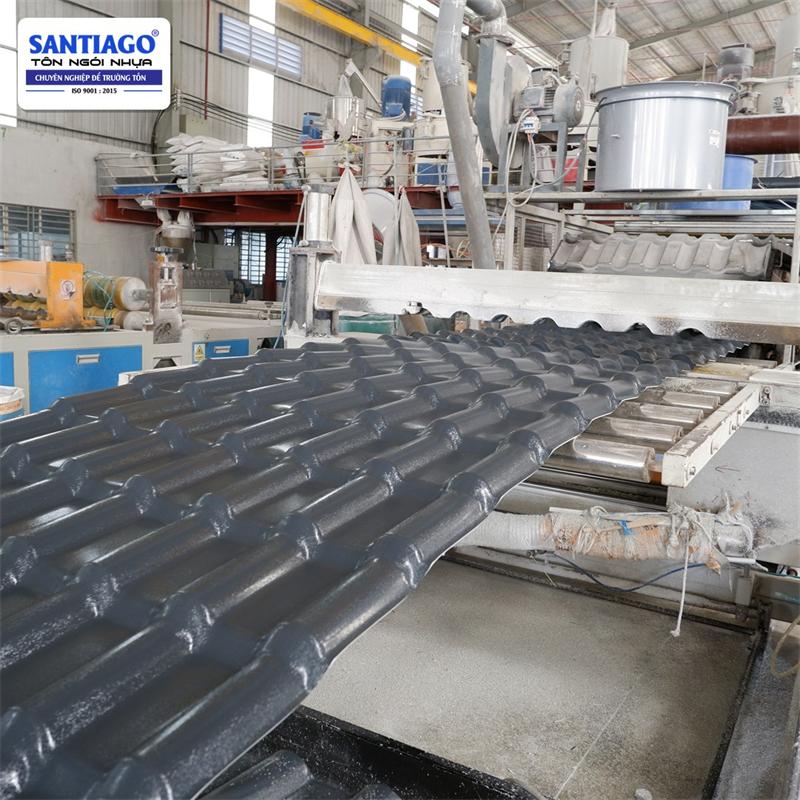 Ngói nhựa màu xám tại nhà máy Santiago