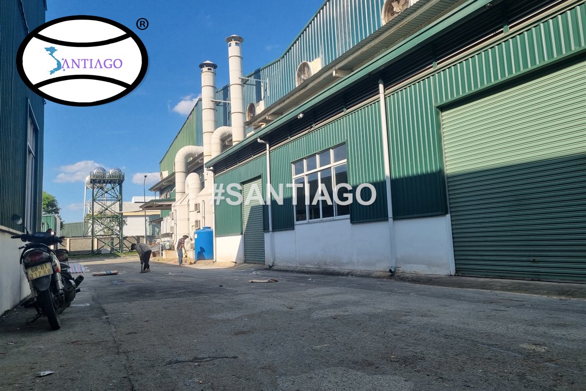 Nhà xưởng dùng tôn nhựa sóng vuông màu xanh tại Bến Cát, Bình Dương