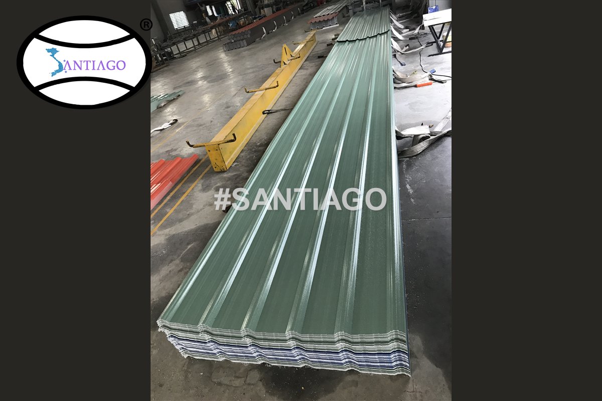 Tấm tôn nhựa sóng vuông màu xanh ngọc tại nhà máy