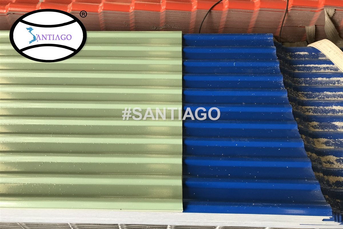Tôn nhựa màu xanh dương và xanh ngọc cạnh nhau
