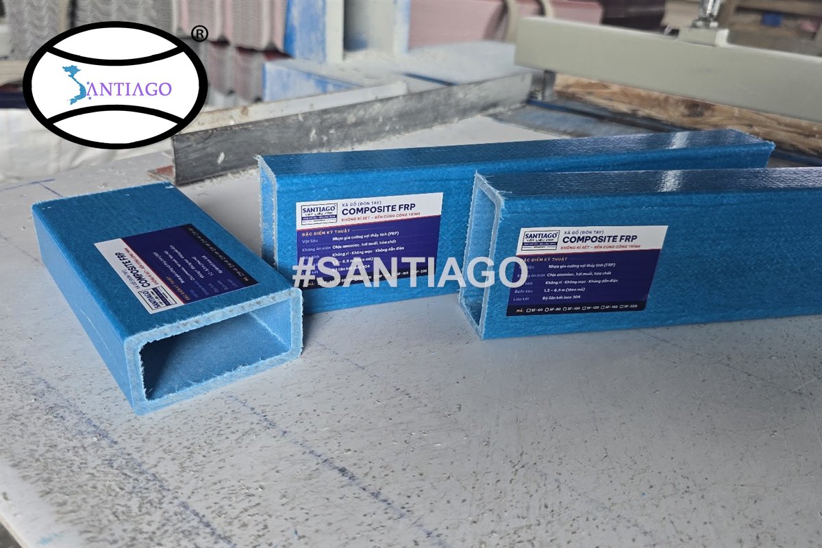 Xà gồ composite SF-80 màu xanh có nhãn Santiago FRP