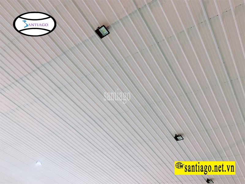 tôn đóng trần nhà