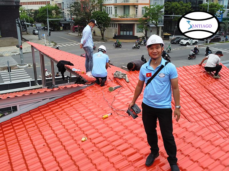 Santiago đến công trình trong lúc thi công