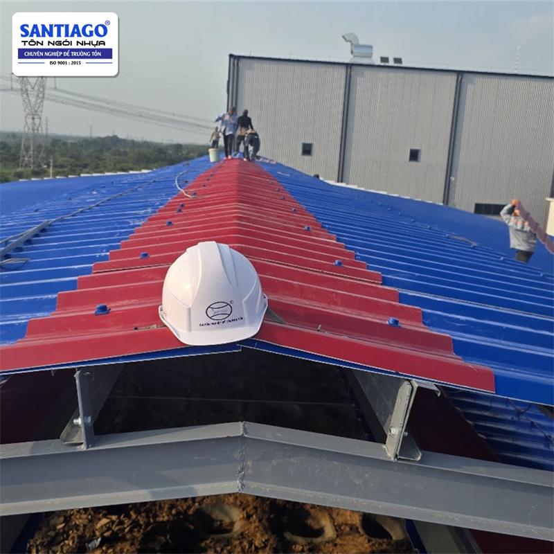 Công trình thực tế: mái tôn nhựa màu xanh dương
