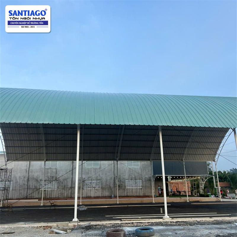 Công trình thực tế: mái tôn nhựa