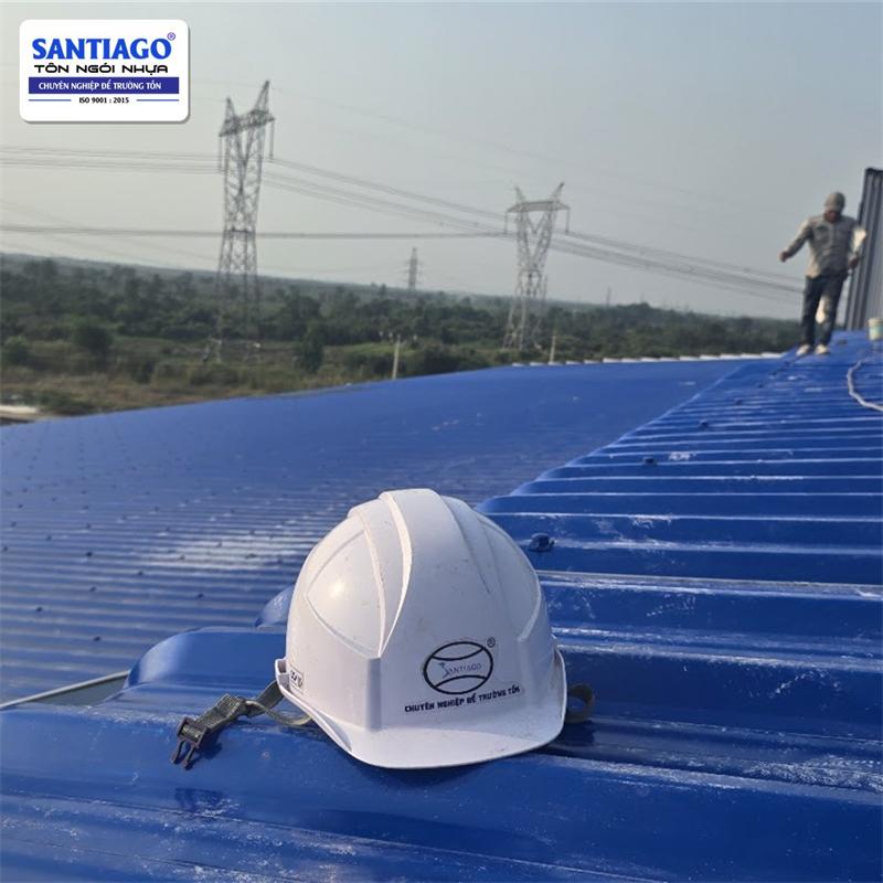 Công trình thực tế: mái tôn nhựa màu xanh dương