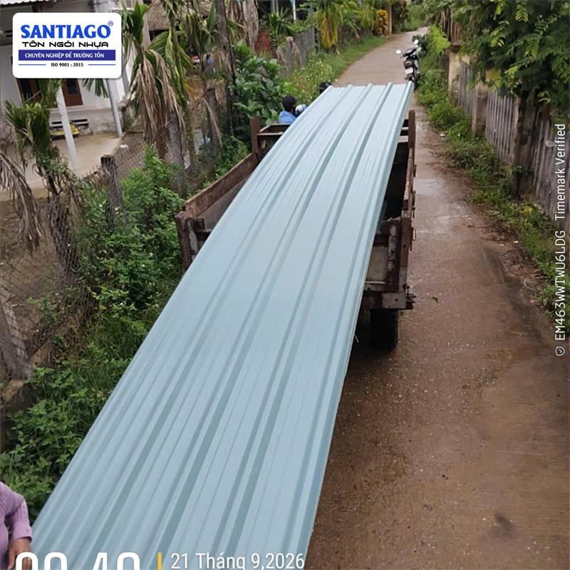 Tôn nhựa màu xanh ngọc Santiago giao tới công trình