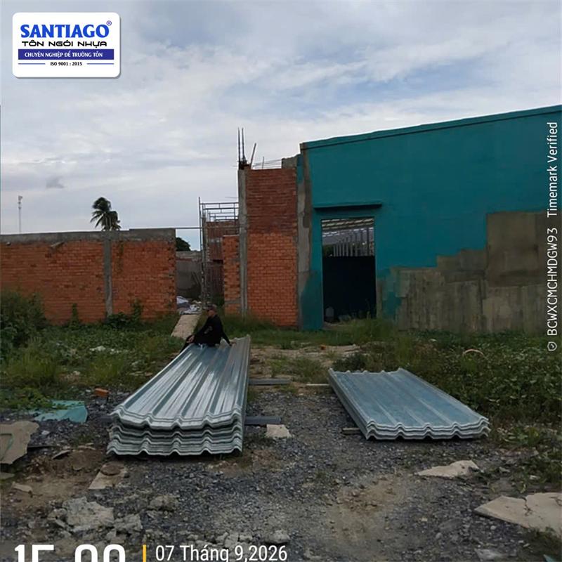 Tôn nhựa màu xám Santiago giao tới công trình