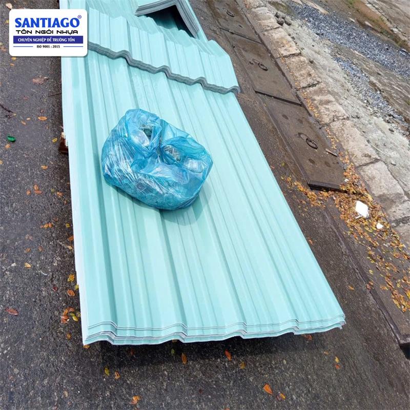 Tôn nhựa Santiago giao tới công trình