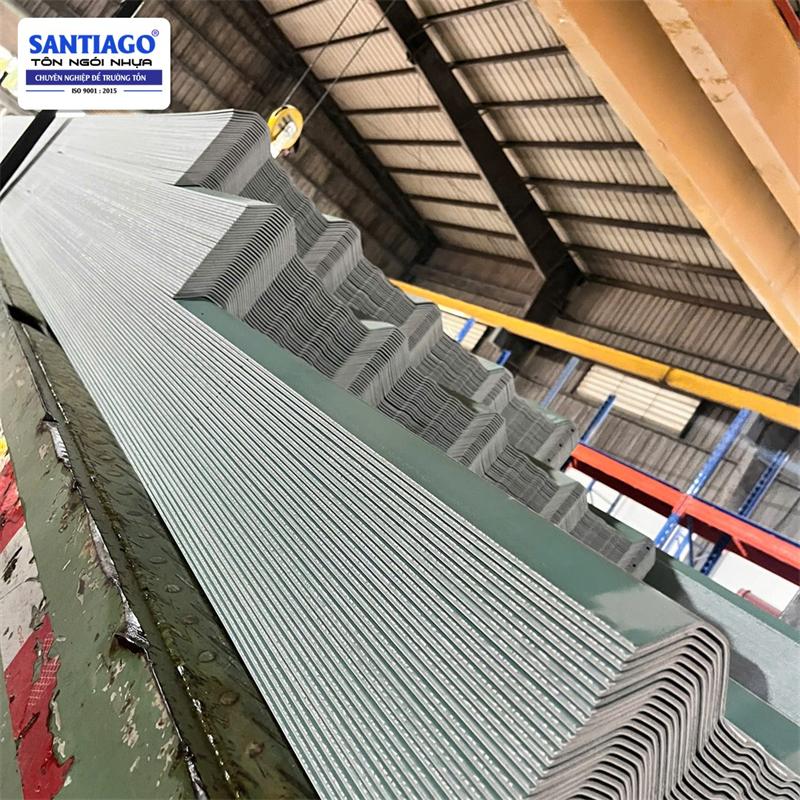 Tôn nhựa Santiago giao tới công trình