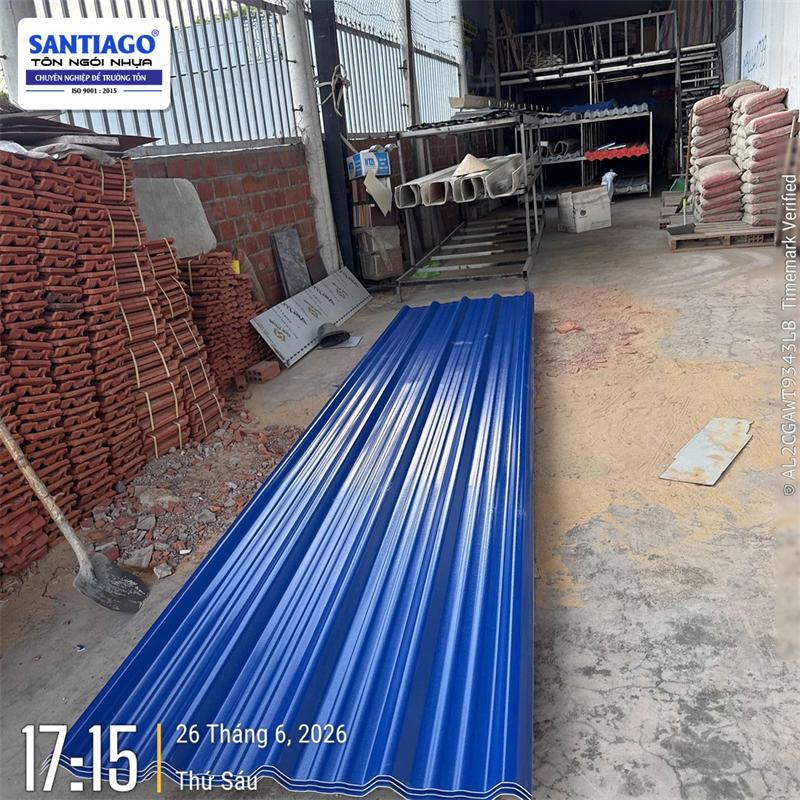 Tôn nhựa màu xanh dương Santiago giao tới công trình