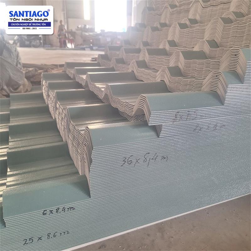 Tôn nhựa Santiago tại kho