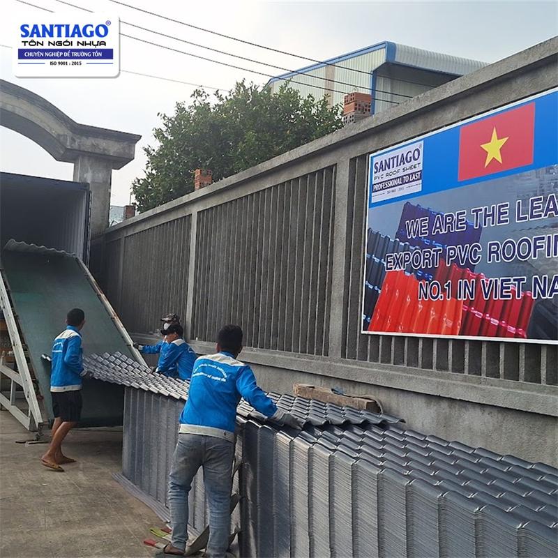 Loading an export container at the Santiago factory